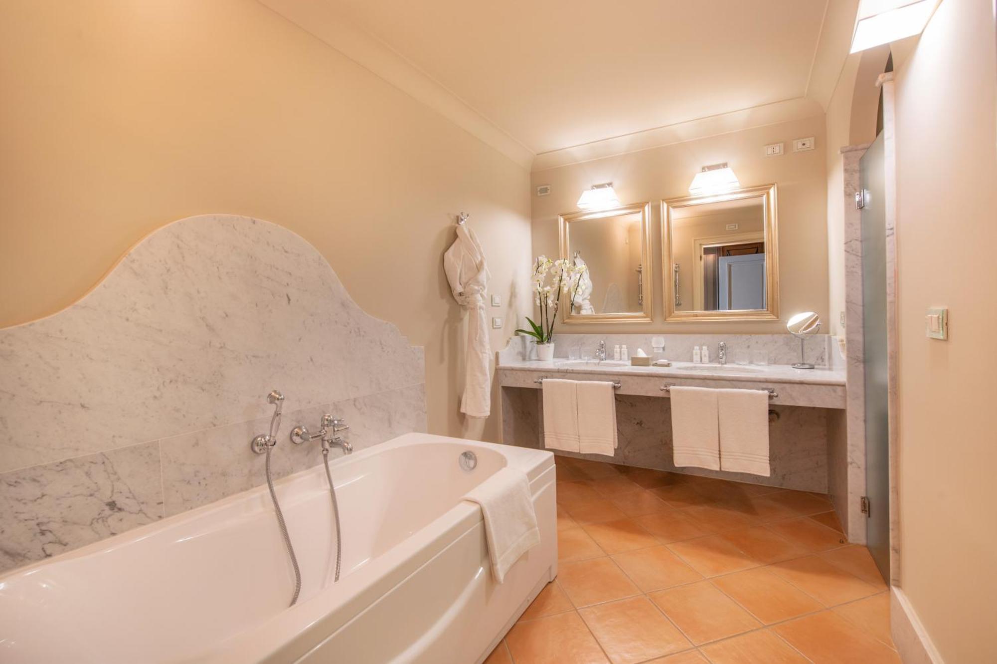Junior Suite with Pool View,1438214413:JPEG