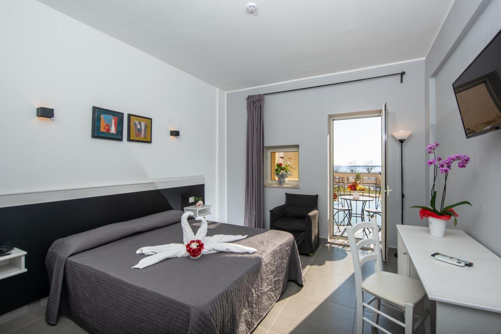 Double Room,1731472325:JPEG